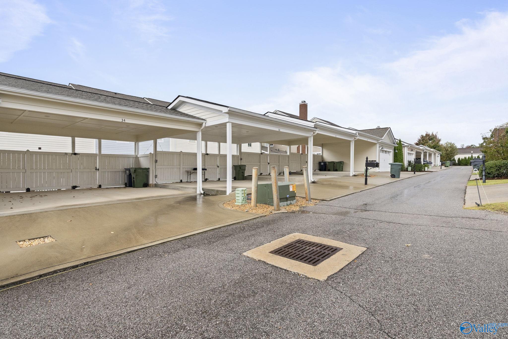 Huntsville, Alabama 35806, United States, 2 Bedrooms Bedrooms, ,3 BathroomsBathrooms,Residential,Active,238193