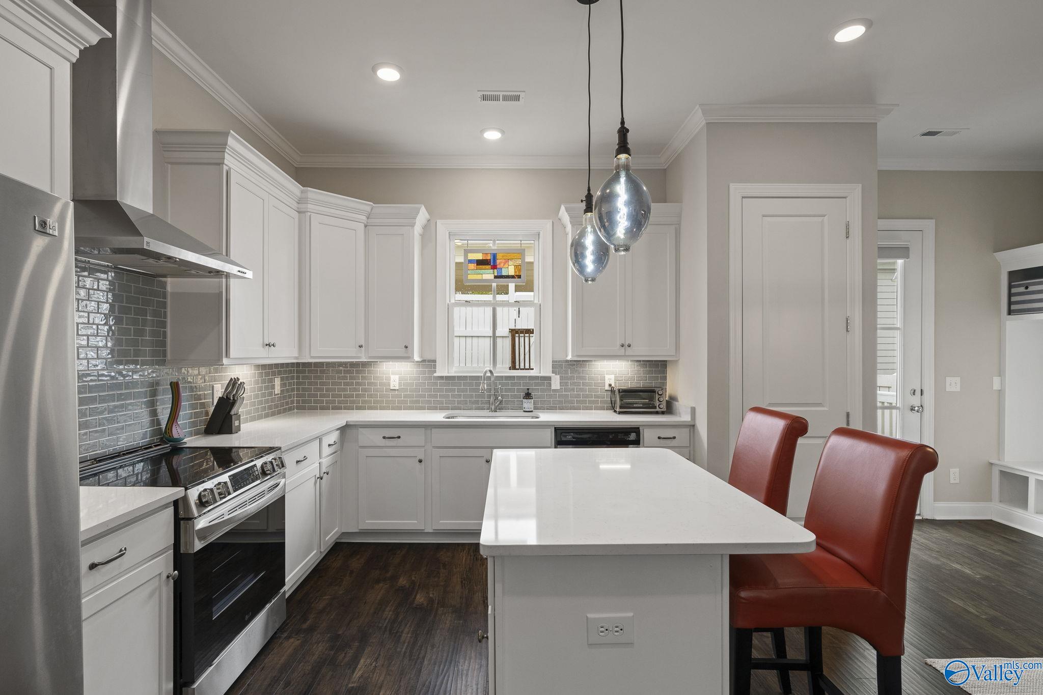 Huntsville, Alabama 35806, United States, 2 Bedrooms Bedrooms, ,3 BathroomsBathrooms,Residential,Active,238193