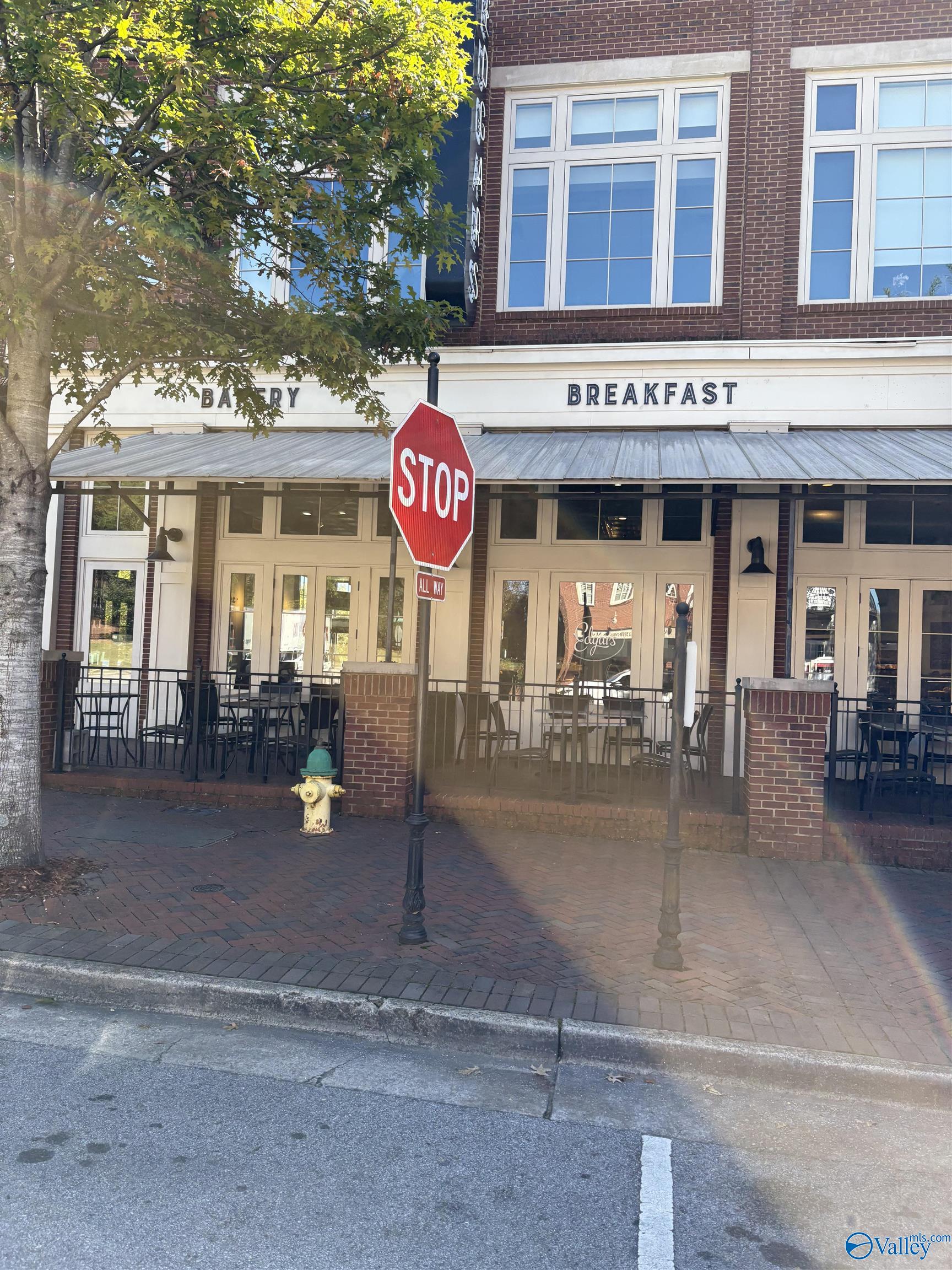 Huntsville, Alabama 35806, United States, 2 Bedrooms Bedrooms, ,3 BathroomsBathrooms,Residential,Active,238193