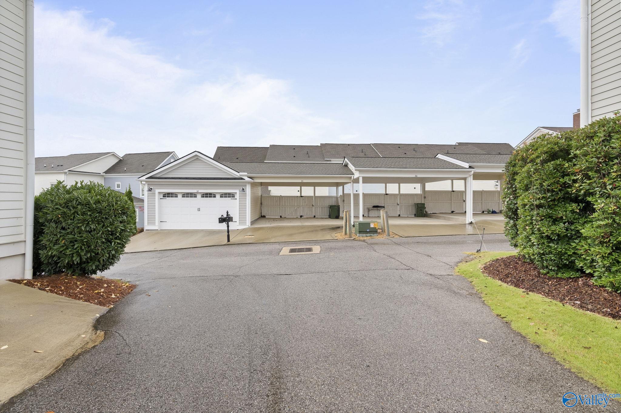 Huntsville, Alabama 35806, United States, 2 Bedrooms Bedrooms, ,3 BathroomsBathrooms,Residential,Active,238193