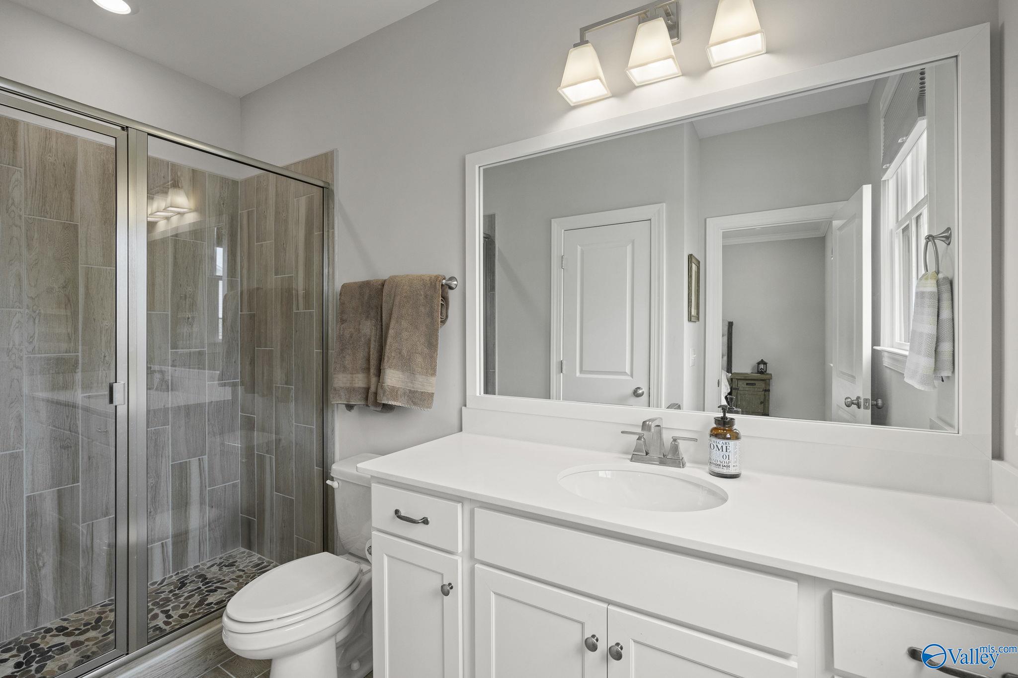 Huntsville, Alabama 35806, United States, 2 Bedrooms Bedrooms, ,3 BathroomsBathrooms,Residential,Active,238193