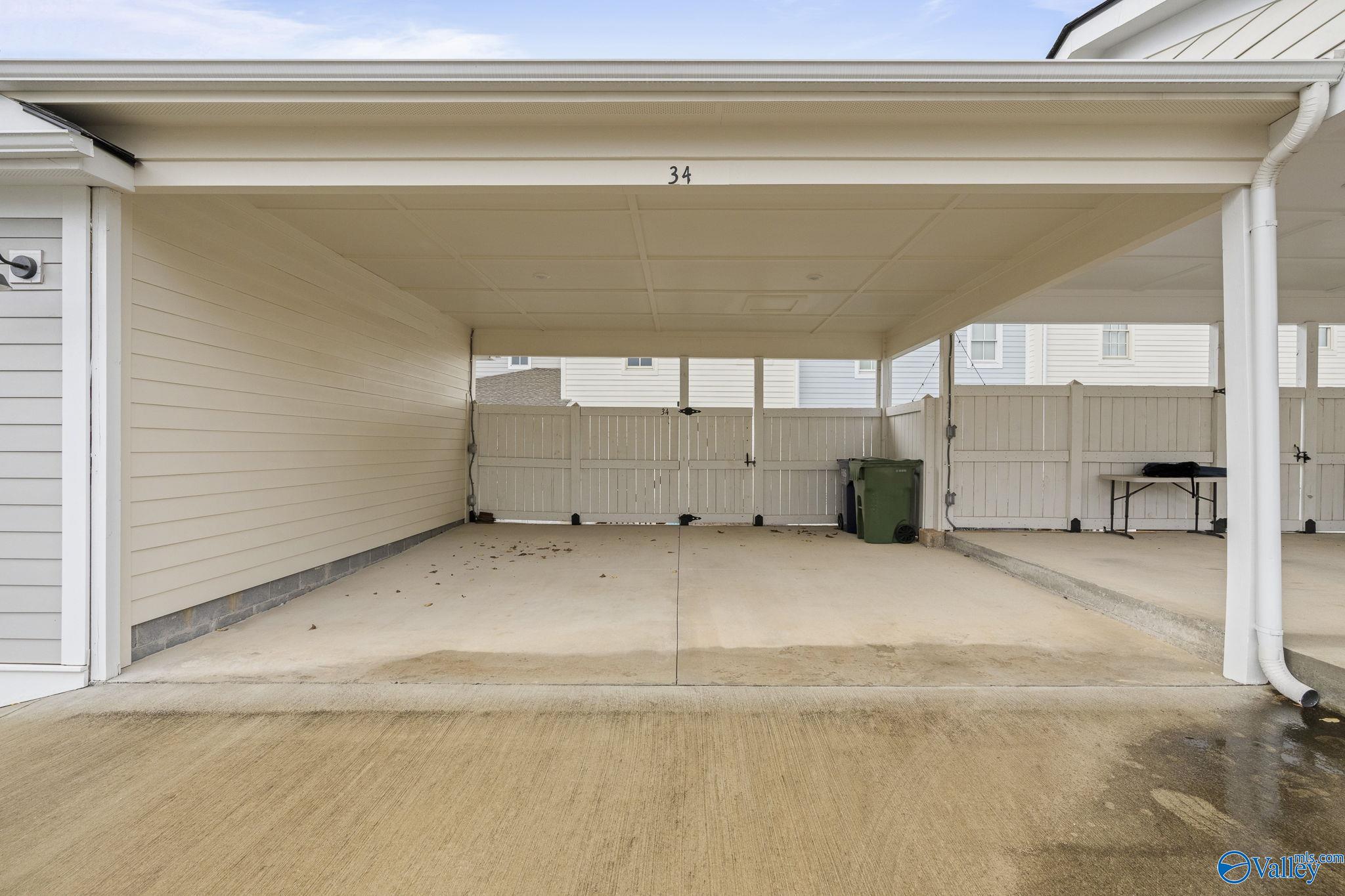 Huntsville, Alabama 35806, United States, 2 Bedrooms Bedrooms, ,3 BathroomsBathrooms,Residential,Active,238193