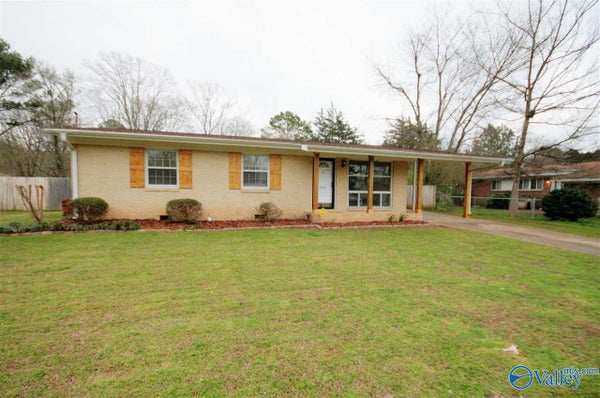 2110 GILES DR NE, HUNTSVILLE, AL 35811 - Image 4427bc64faa2f4fe9d3919190498e6d4/2826980668