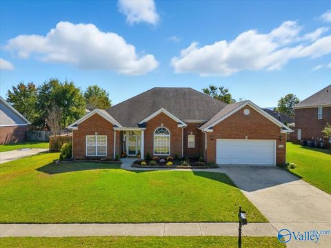 Photo of 5006 Saddle Creek Circle SE, Owens Cross Roads, AL 35763 (MLS # 21902262)