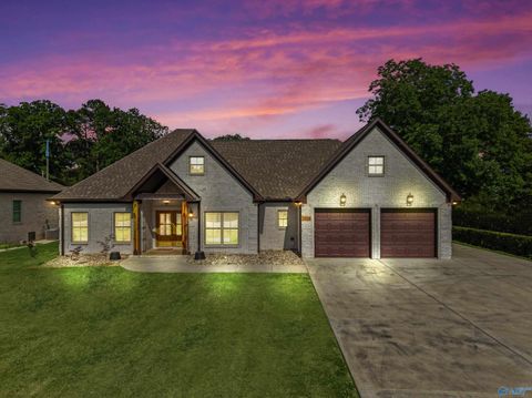 Homes For Sale - 2318 Spring Avenue<br/> Decatur, AL 35601