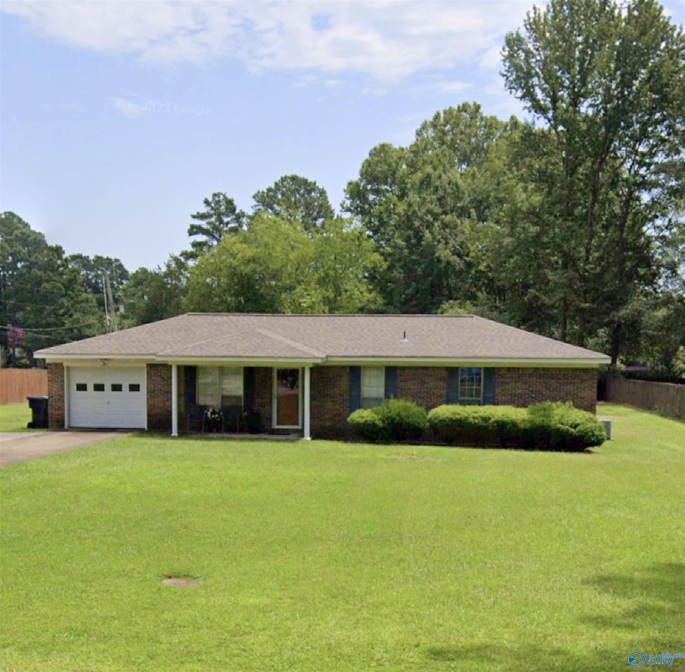 4512 Margarete Drive, Decatur, Alabama image 1