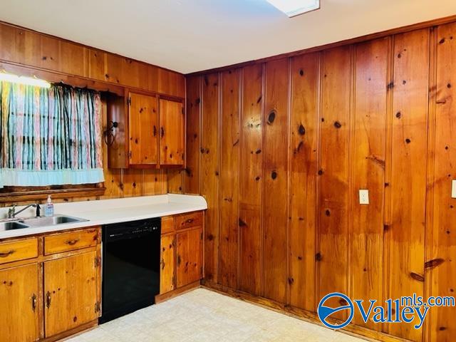 142 Hamaker Street SW