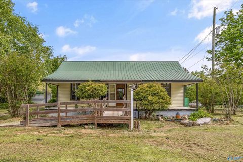 Homes For Sale - 734 Union Road<br/> Somerville, AL 35670