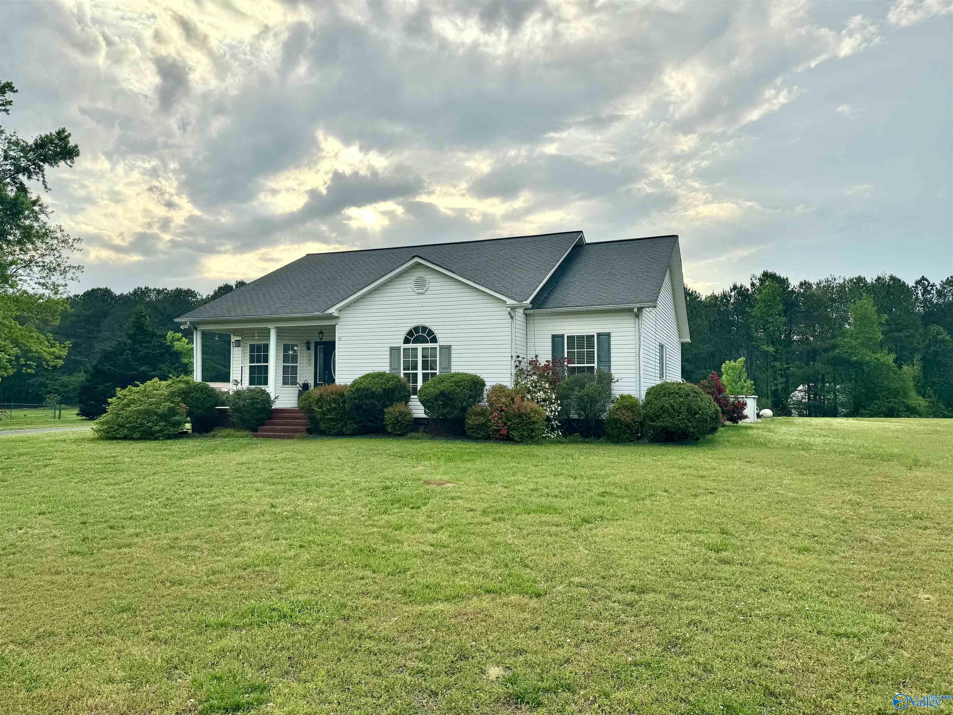 1474 Frost Road, Eva, Alabama image 1