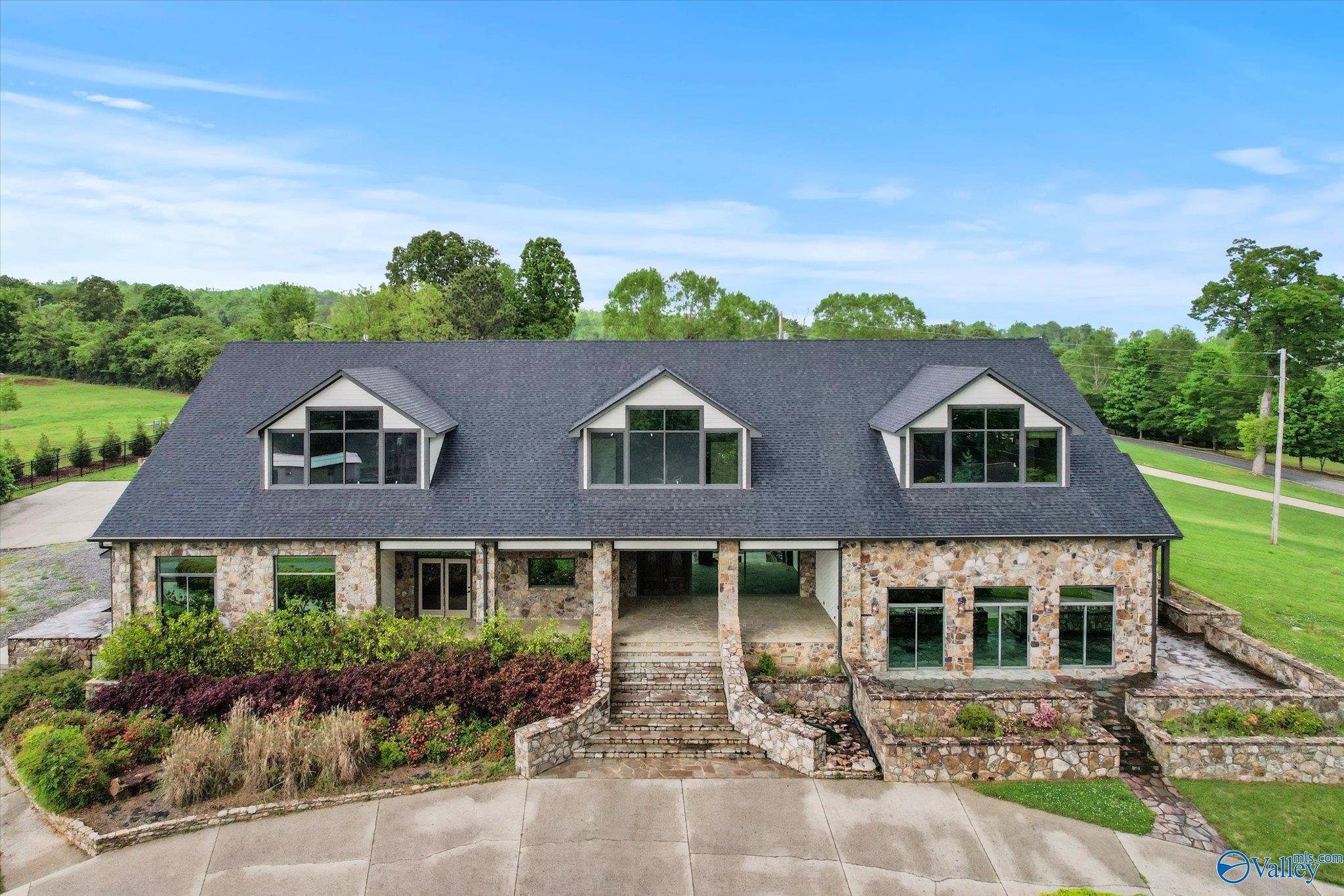 2195 Buck Island Drive, Guntersville, Alabama image 2
