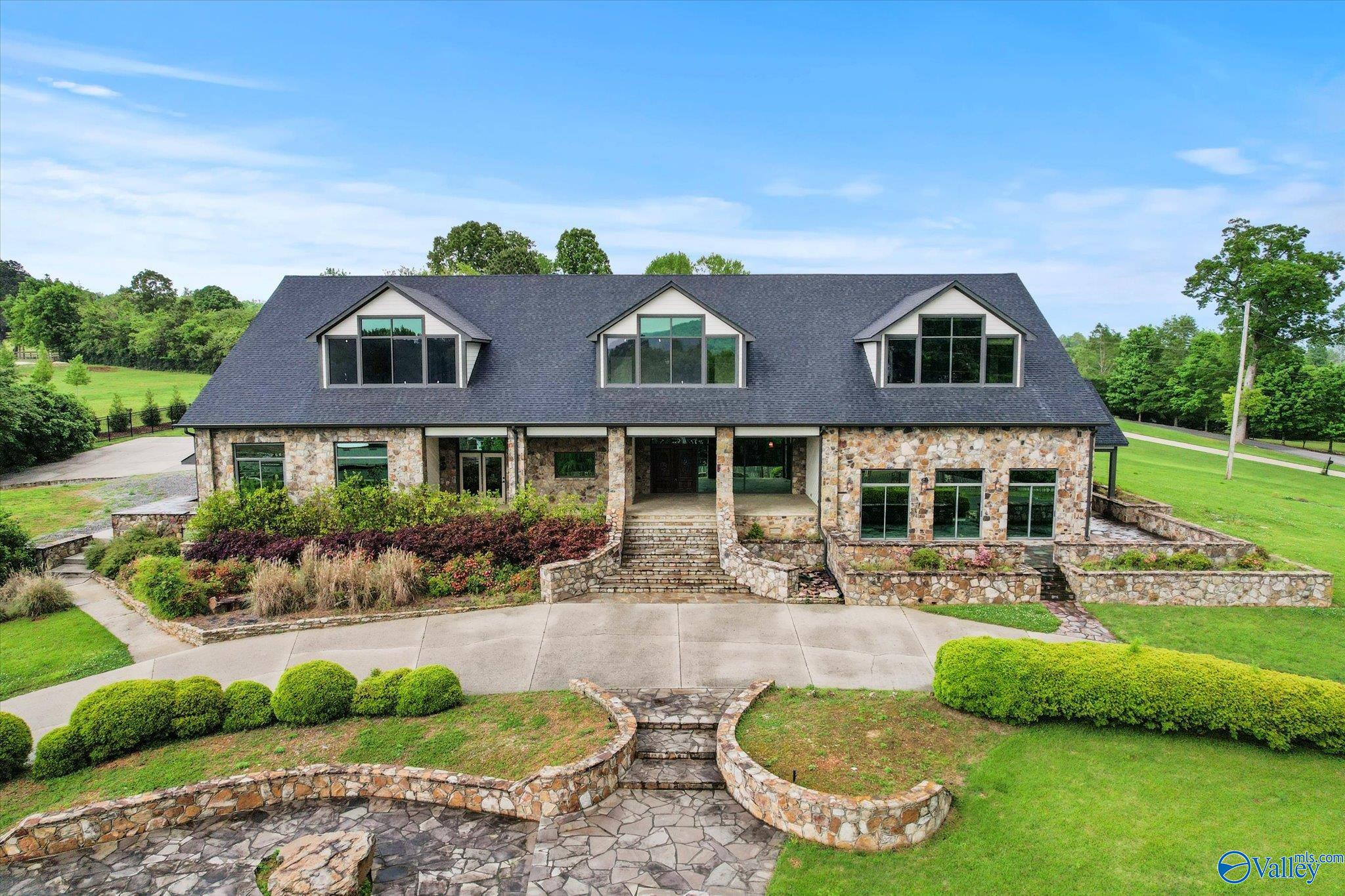 2195 Buck Island Drive, Guntersville, Alabama image 1