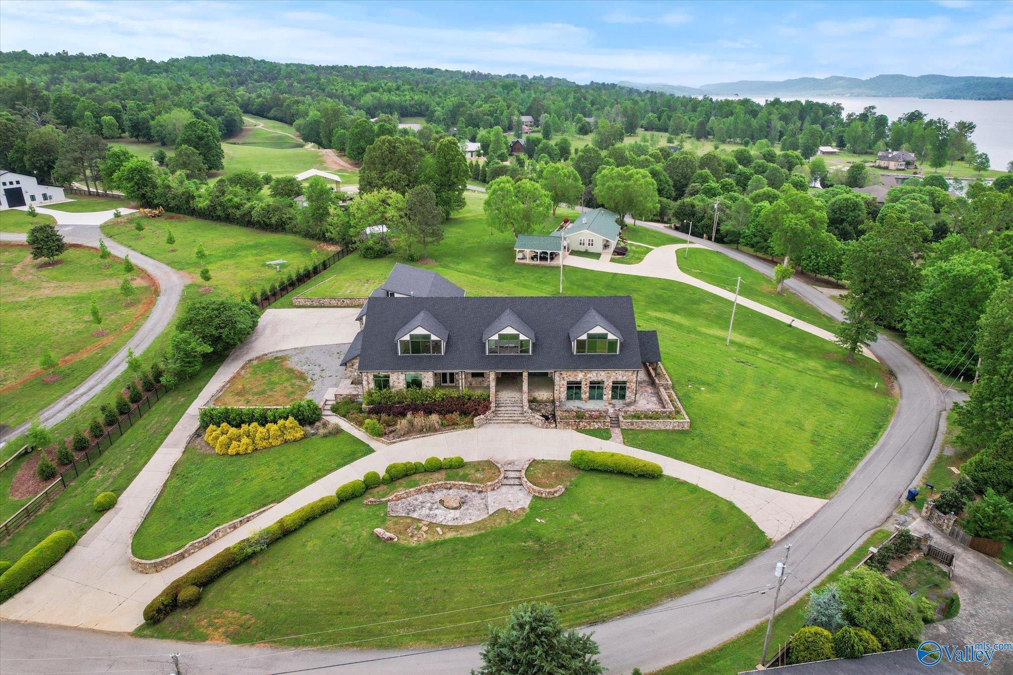 2195 Buck Island Drive, Guntersville, Alabama image 4