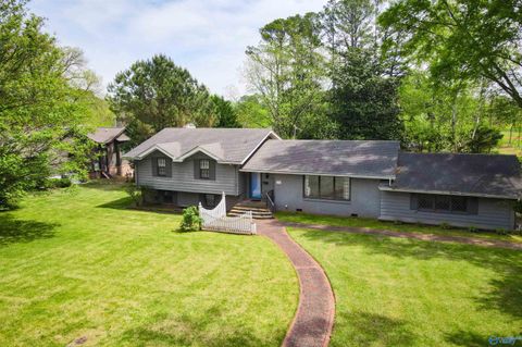 Homes For Sale - 2336 Meadowbrook Road<br/> Decatur, AL 35601