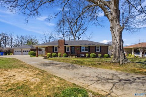 Photo of 601 Sudie Street, Athens, AL 35611 (MLS # 21913289)