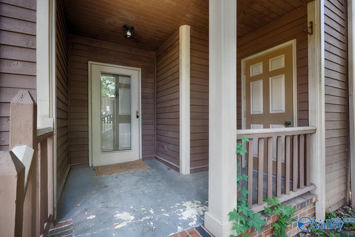 2048 Woodlawn Drive SW 2048