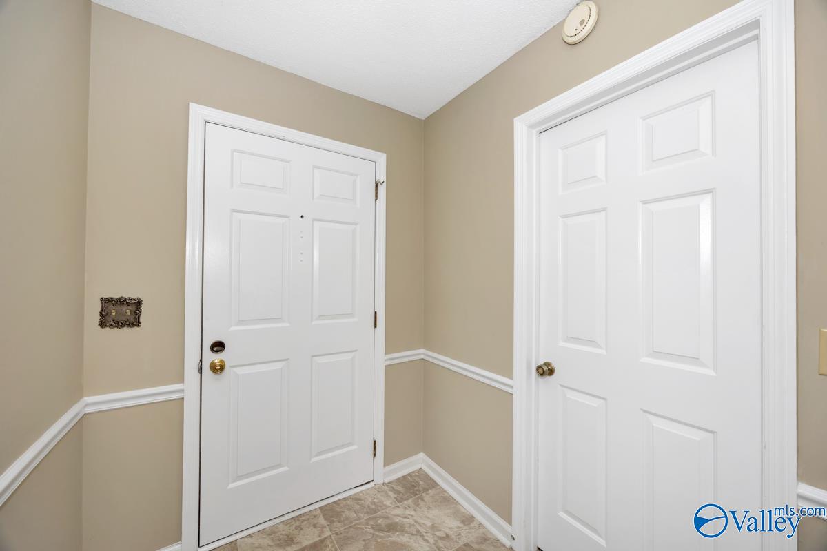 2048 Woodlawn Drive SW 2048