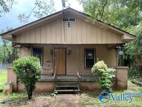 Homes For Sale - 2007 Dawson Avenue<br/> Jefferson County, Bessemer, AL 35020