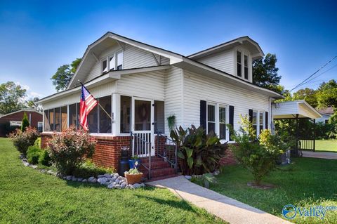 Homes For Sale - 125 Larkin Street<br/> New Market, AL 35761