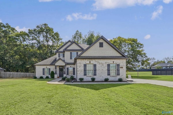 108 IVY MEADOW CIR, HAZEL GREEN, AL 35750 - Image 46277eddc5421eb05984ed8c65dd09fe/10167817