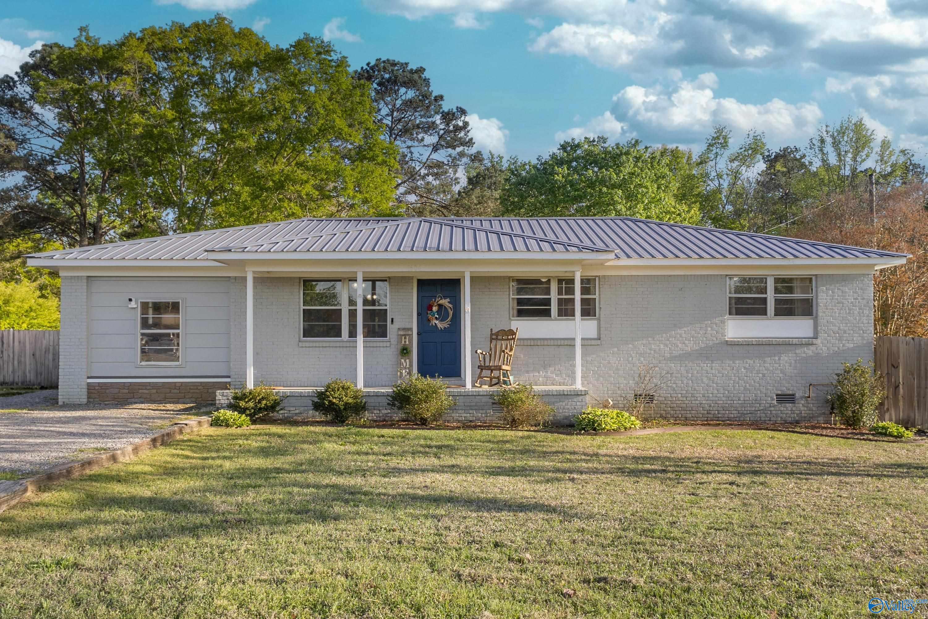 1604 Woodview Drive, Hartselle, Alabama image 1