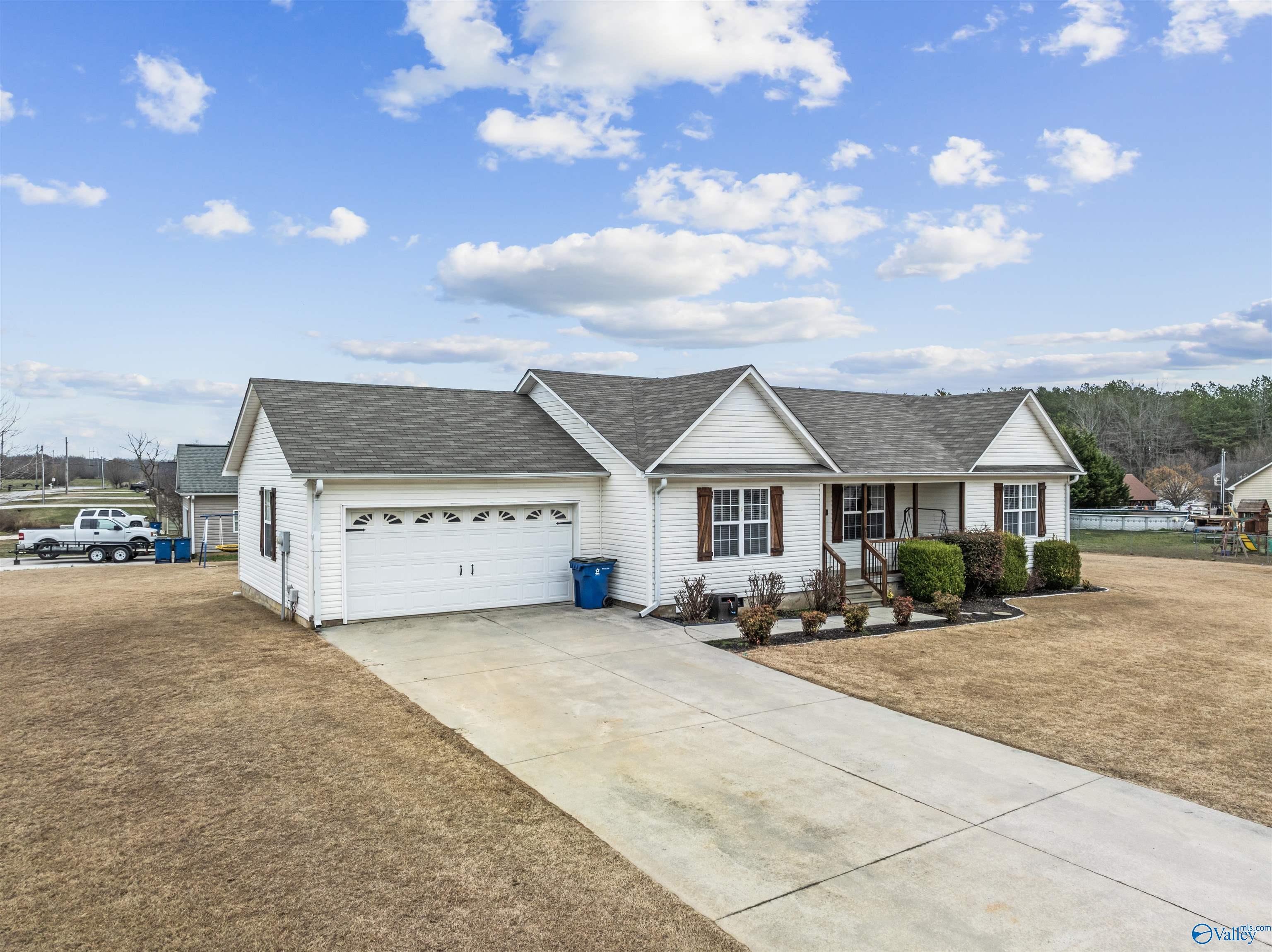 215 Granite Circle, Albertville, Alabama image 2