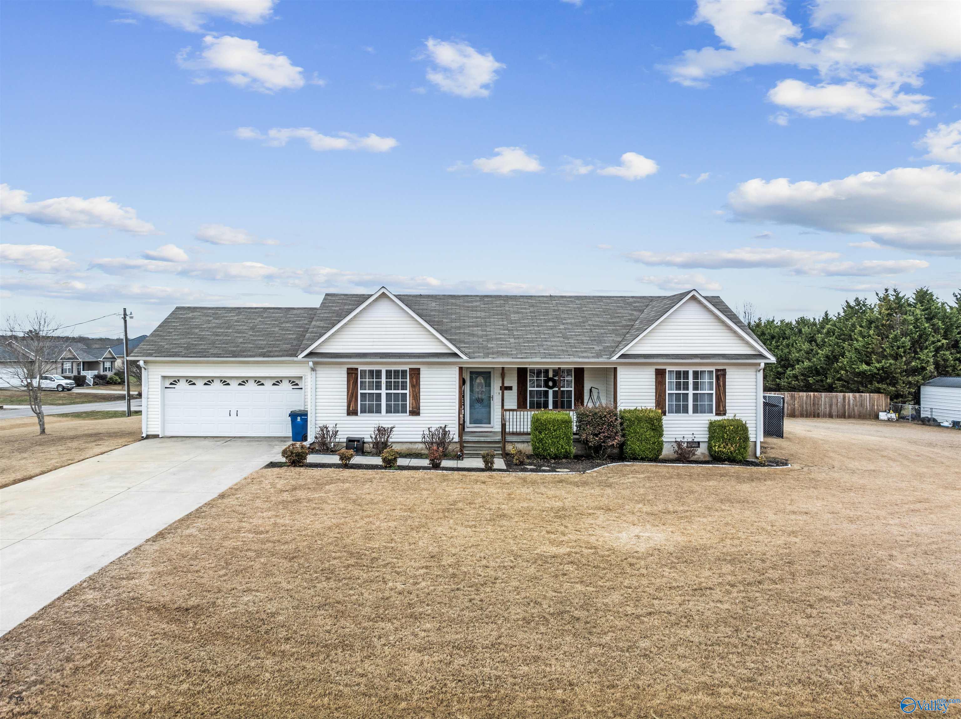 215 Granite Circle, Albertville, Alabama image 1