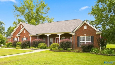 Homes For Sale - 309 Royal Troon Drive<br/> Rainbow City, AL 35906