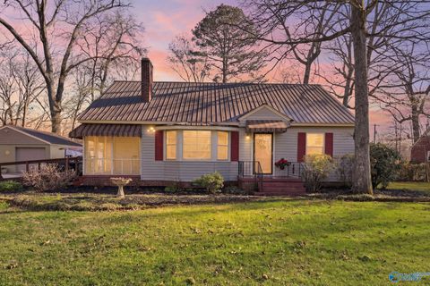Photo of 214 Oakland Avenue, Boaz, AL 35957 (MLS # 21912779)