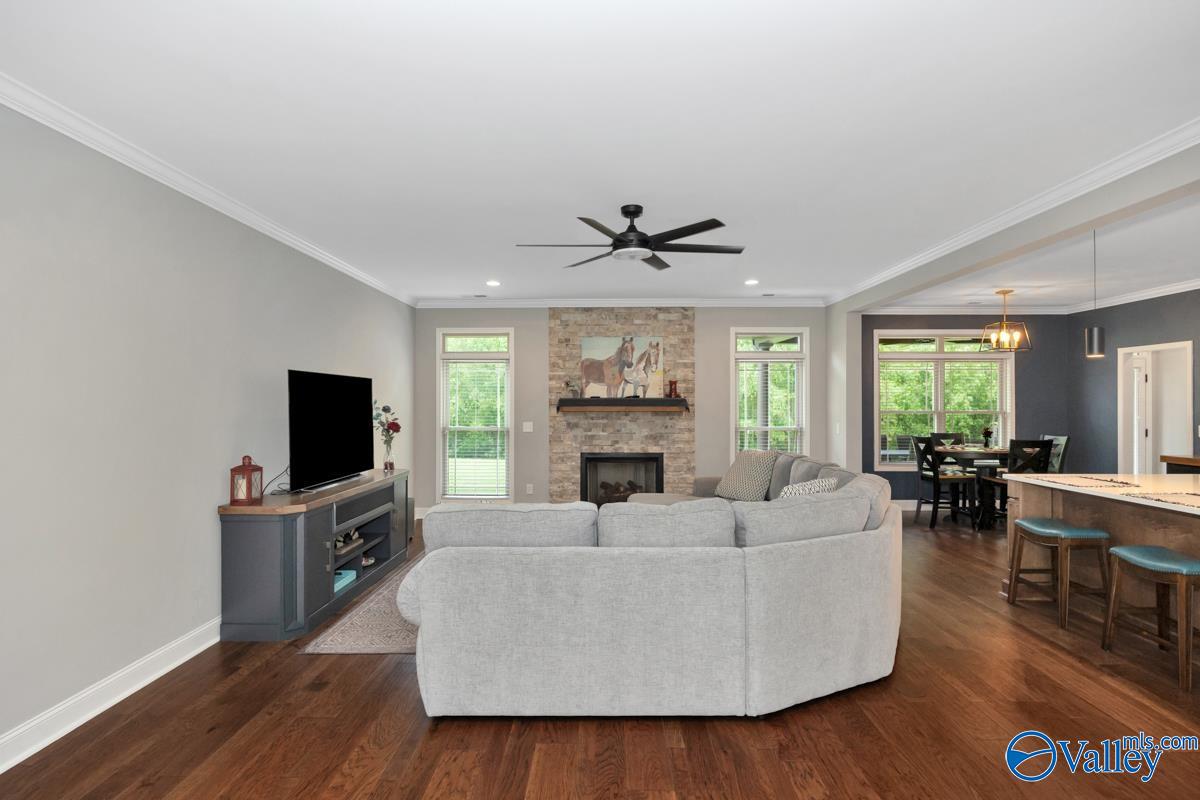 7528 Flint Crossing Circle, Owens Cross Roads, Alabama image 9