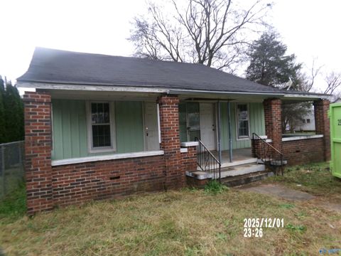 Photo of 906 N Jefferson Street, Athens, AL 35611 (MLS # 21905562)