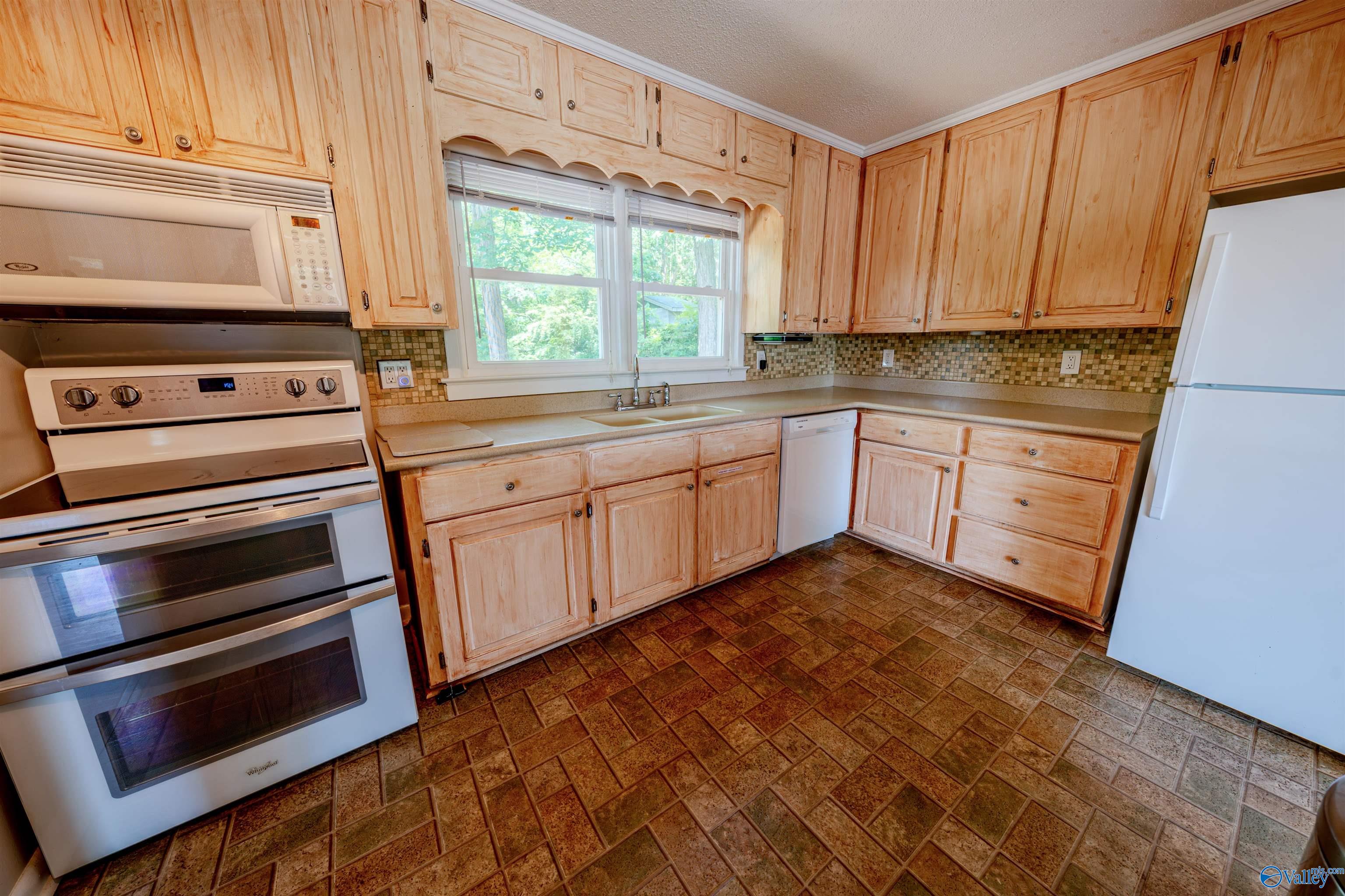 1512 Riley Road, Guntersville, Alabama image 14