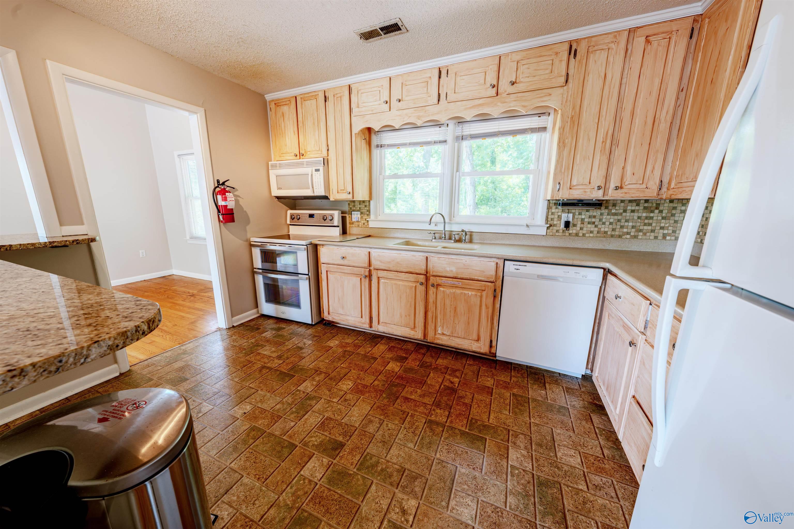 1512 Riley Road, Guntersville, Alabama image 15