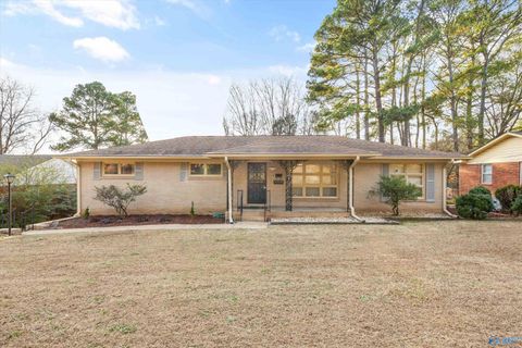 Photo of 1009 Woodall Lane NW, Huntsville, AL 35816 (MLS # 21905604)