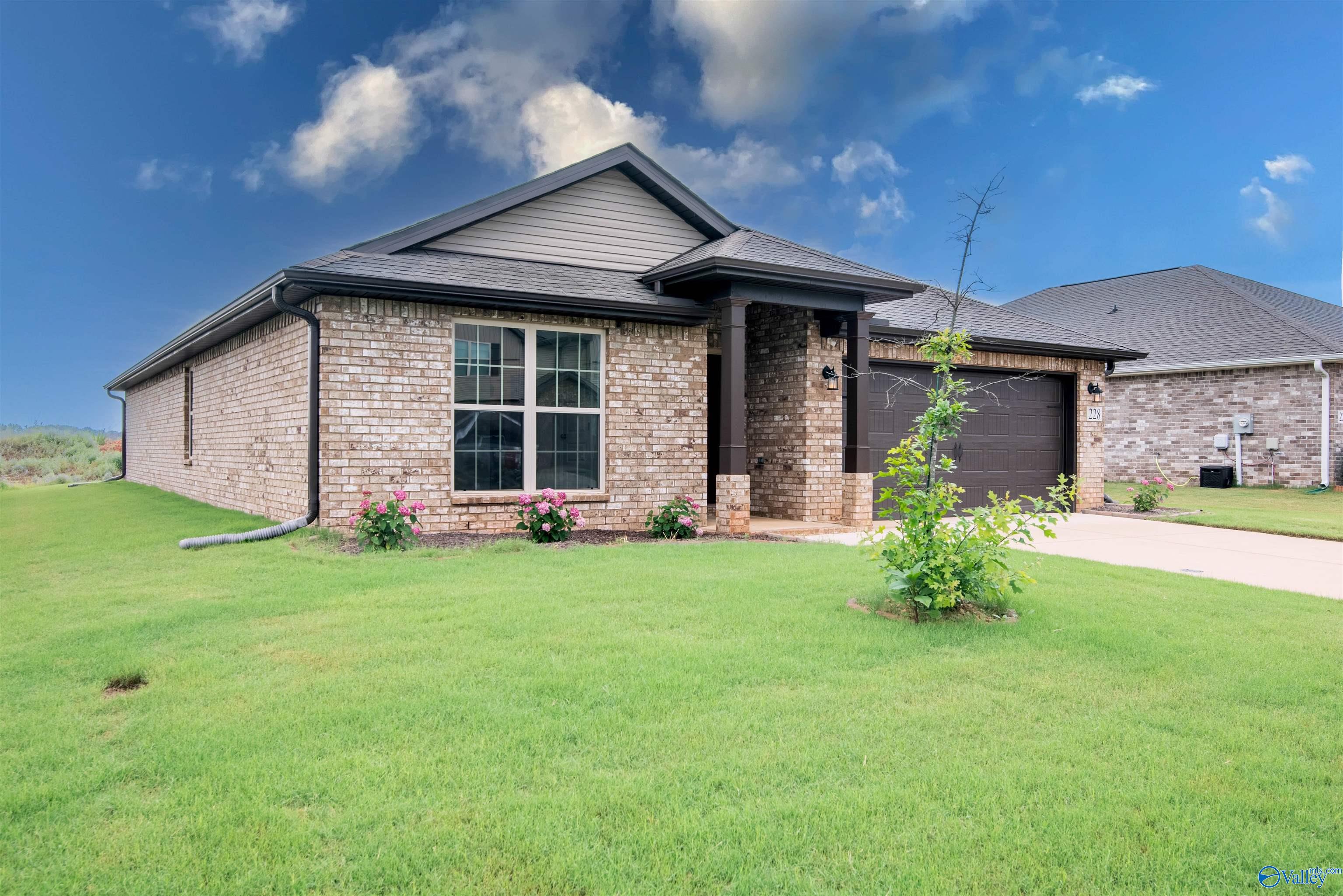 228 Cherry Laurel Drive, Hazel Green, Alabama image 3
