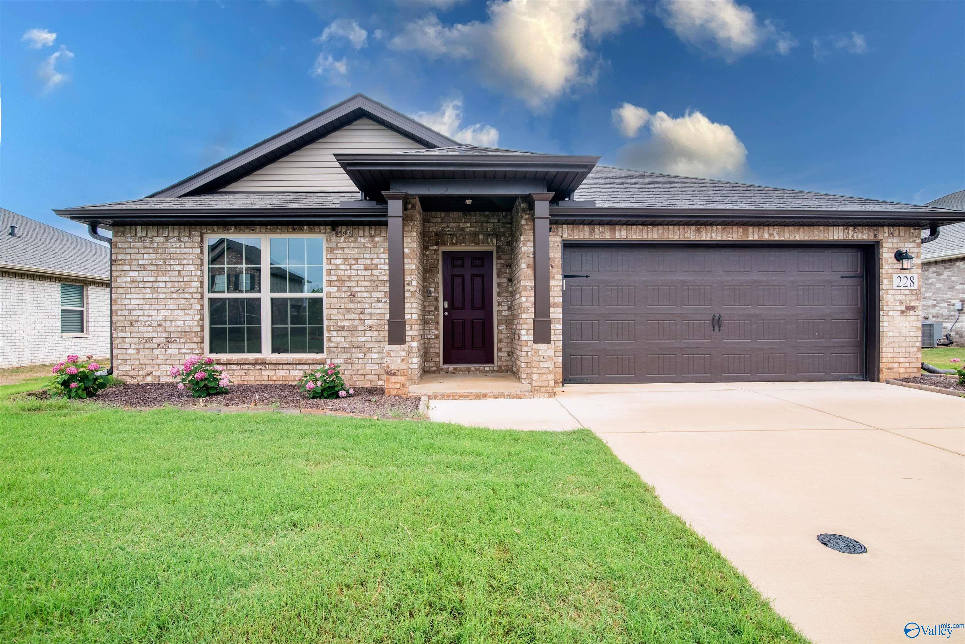 228 Cherry Laurel Drive, Hazel Green, Alabama image 1