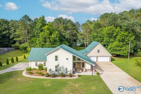 Homes For Sale - 120 Preston Cove Road<br/> Marshall County, Scottsboro, AL 35769