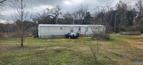 Mobile Home For Sale - 2497 County Road 209<br/> Danville, AL 35619