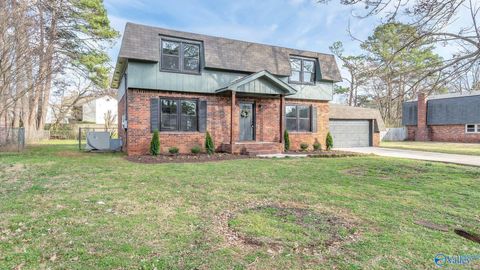 Photo of 1925 Edenton Drive SW, Huntsville, AL 35803 (MLS # 21911591)