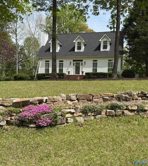 Homes For Sale - 230 Cardinal Drive<br/> Guntersville, AL 35976