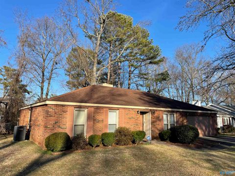 Photo of 1029 Sandy Springs Road, Huntsville, AL 35806 (MLS # 21909332)