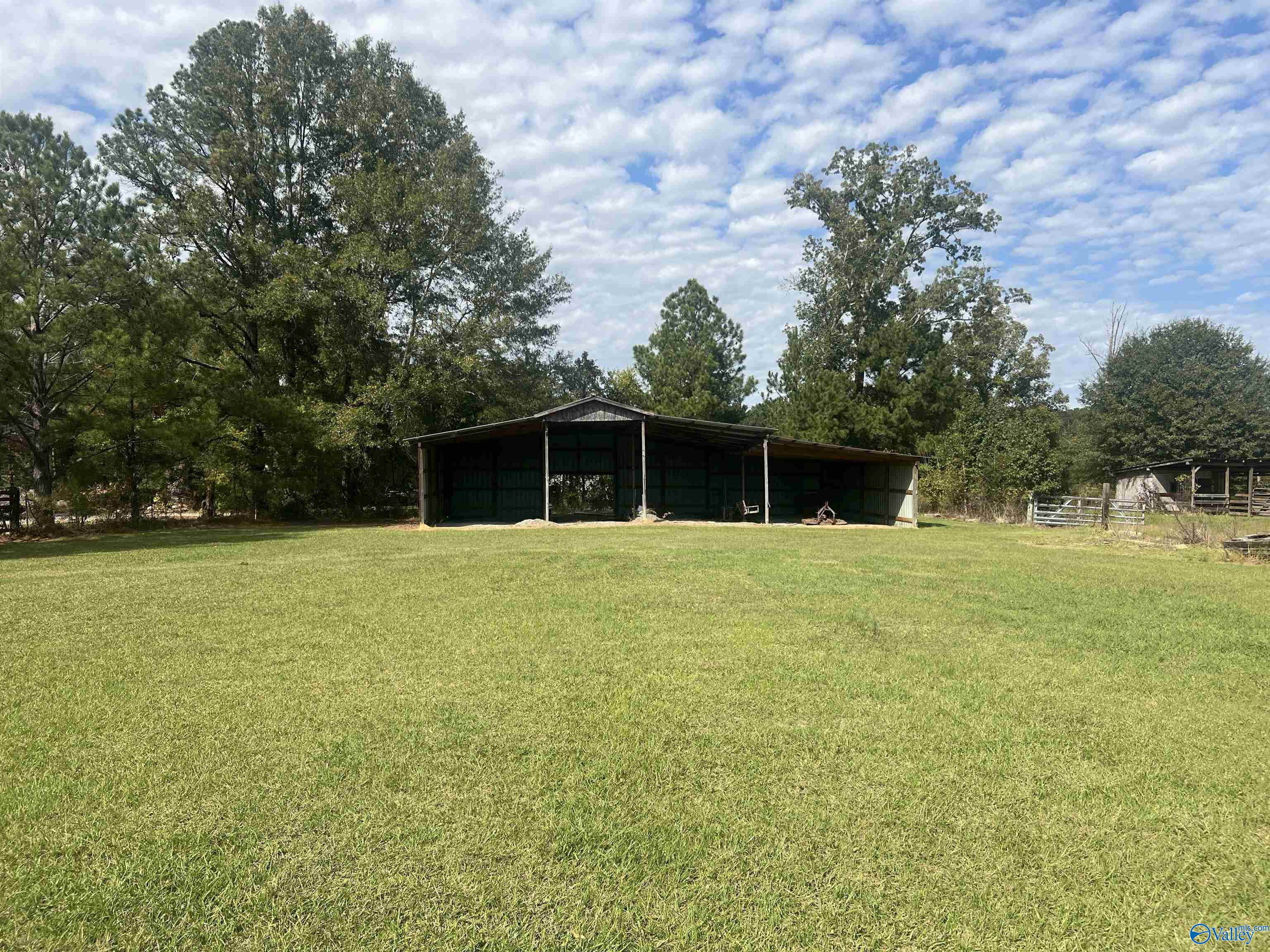 4606 Riddles Bend Road, Rainbow City, Alabama image 3