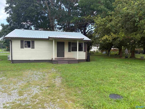 Homes For Sale - 902 Aldhouse Avenue<br/> Jackson County, Bridgeport, AL 35740