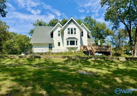 Homes For Sale - 6990 Warrenton Road<br/> Guntersville, AL 35976