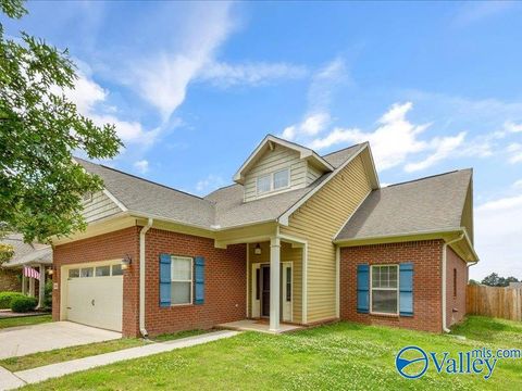 Photo of 2440 Bell Manor Drive SW, Huntsville, AL 35803 (MLS # 21919445)
