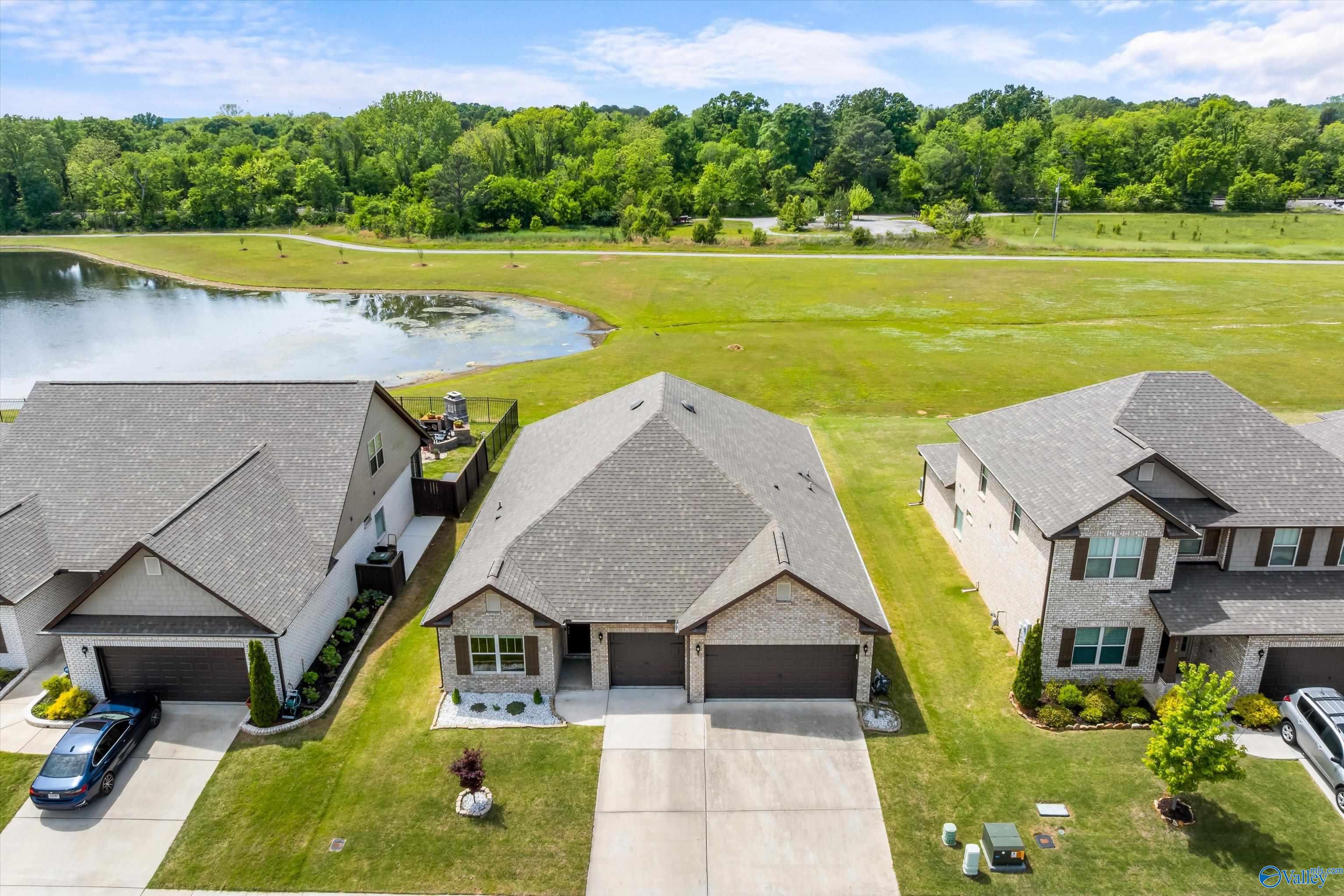 212 Jubilee Circle SE