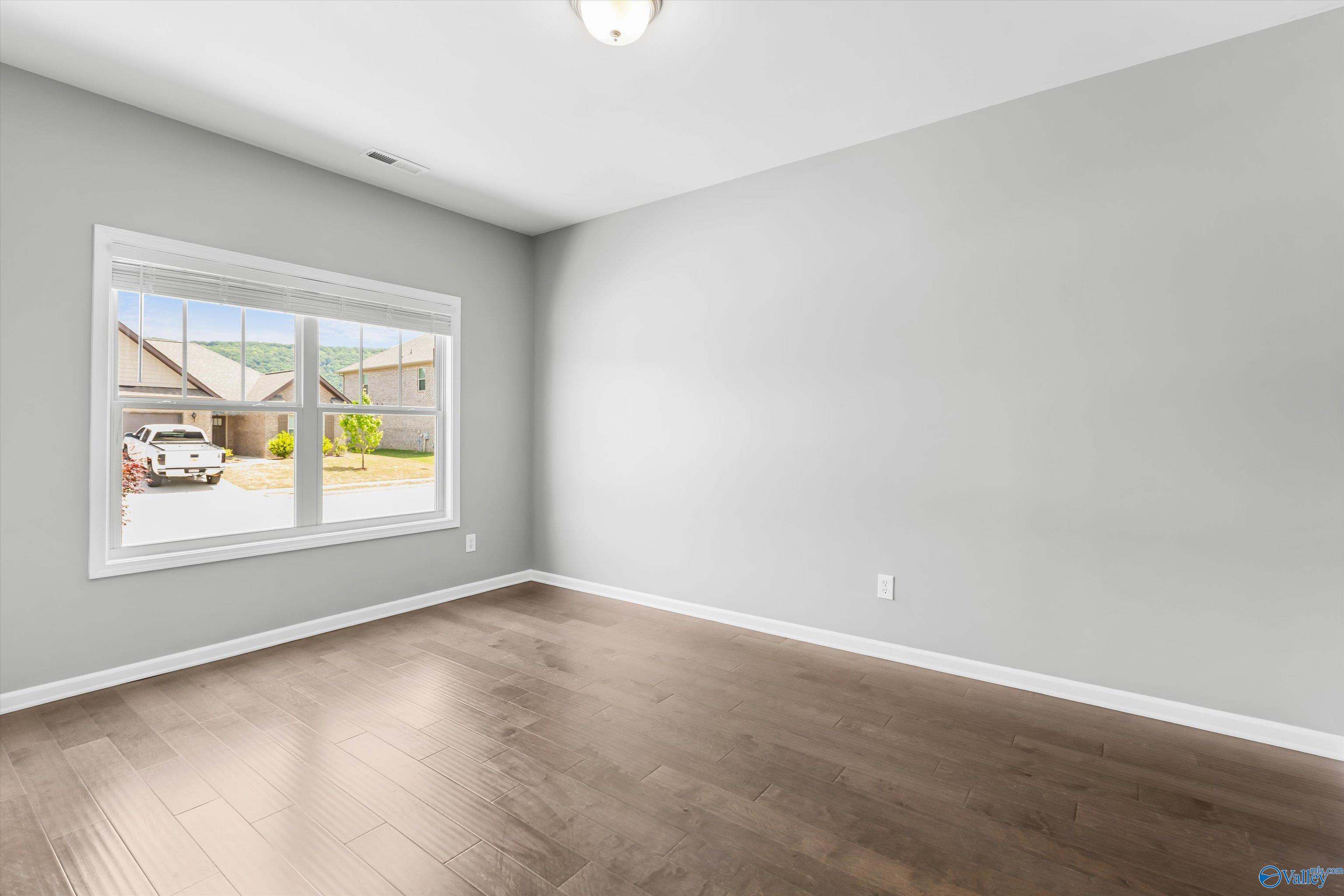 212 Jubilee Circle SE