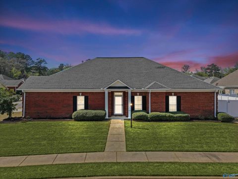 Homes For Sale - 2511 Millwood Circle<br/> Huntsville, AL 35803