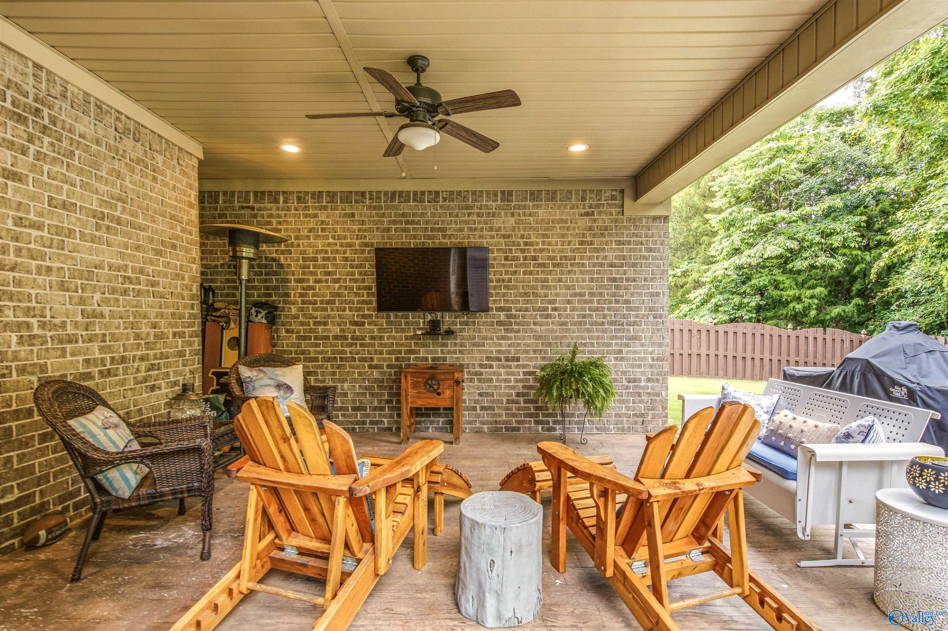 120 Huntsmen Lane