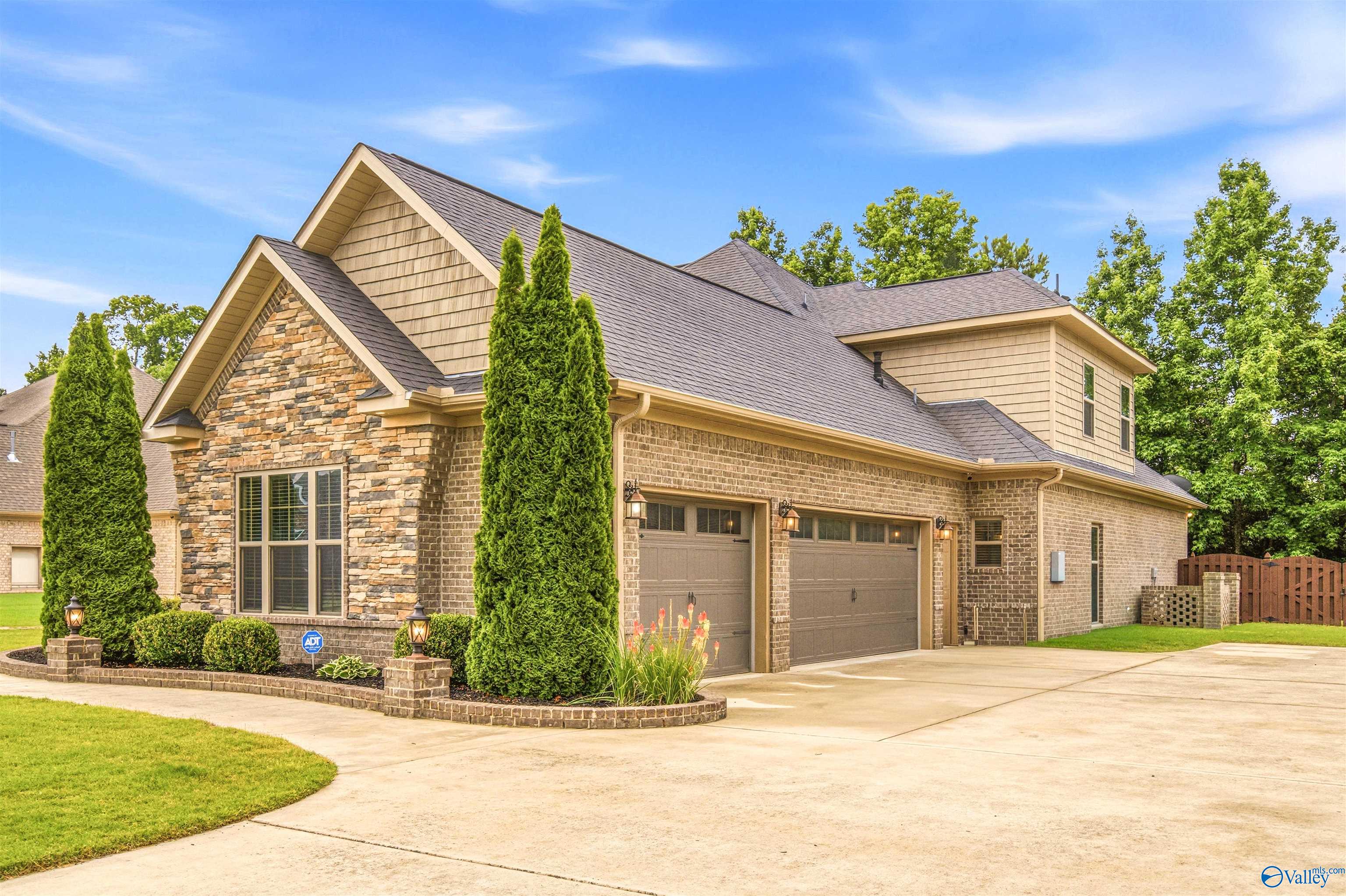120 Huntsmen Lane