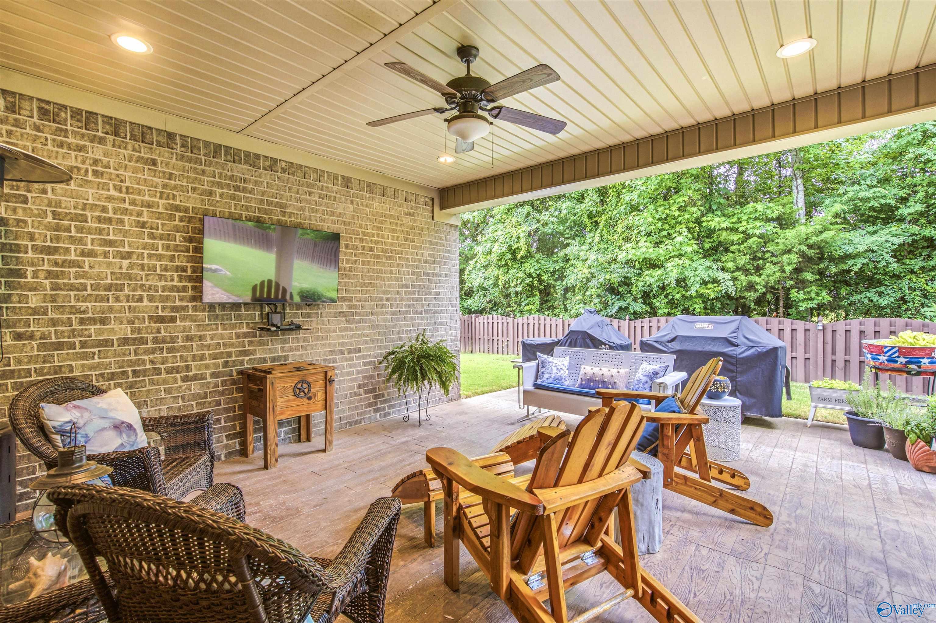 120 Huntsmen Lane